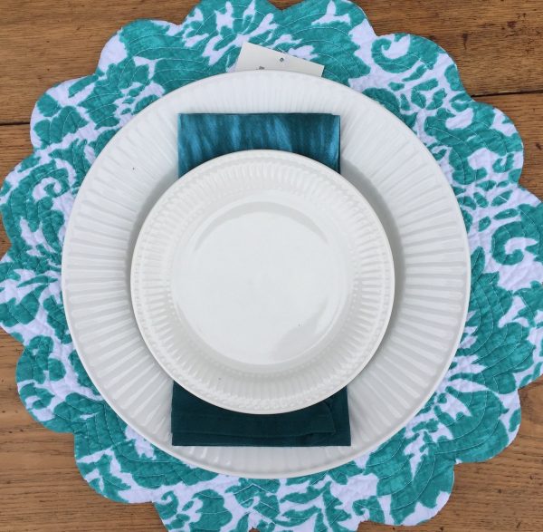 aqua-madison-teal-quilted-reversible-round-place-mat
