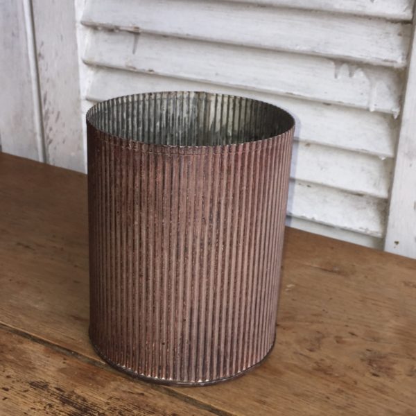 5.5″ Tall Rust Ribbed Galvanized Pot
