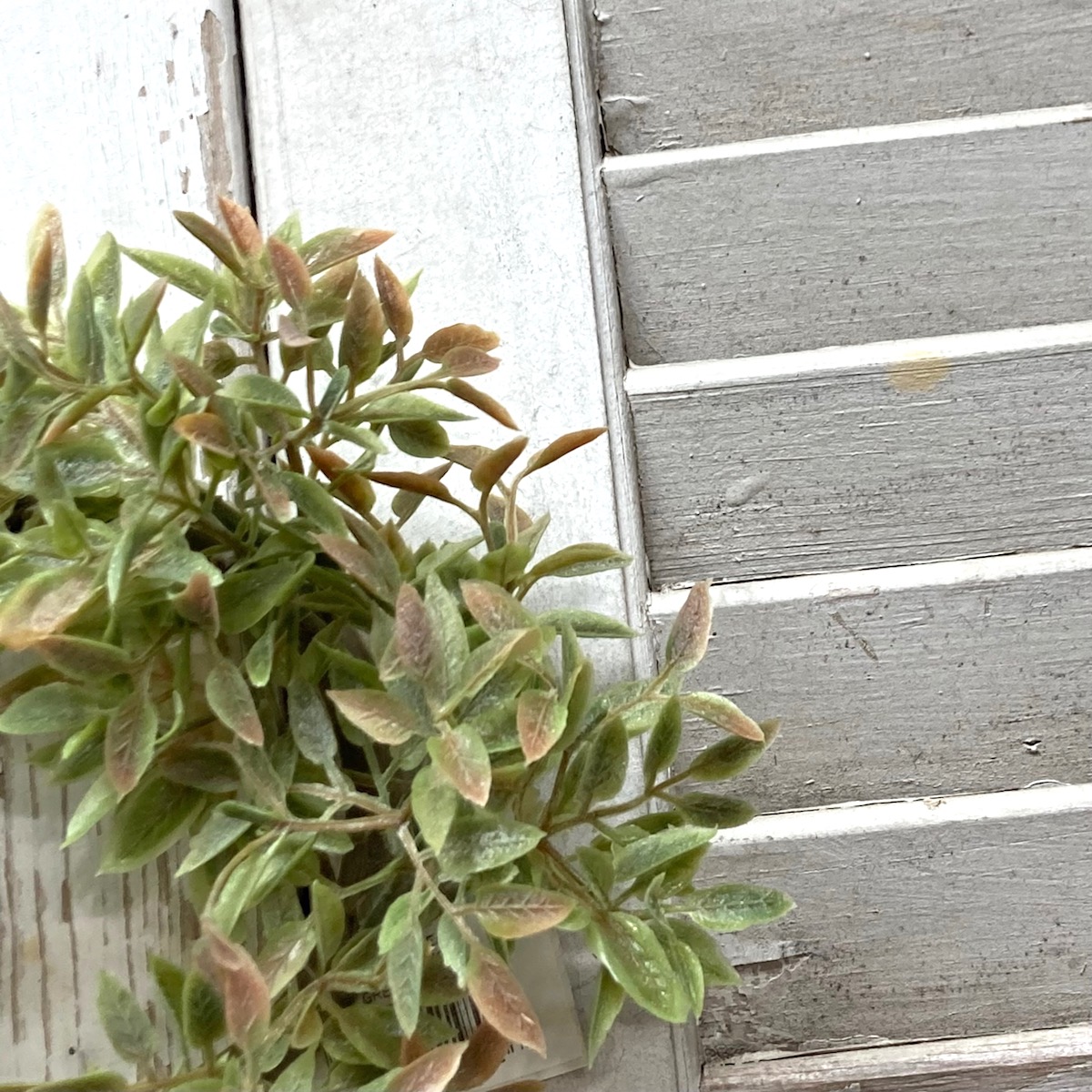 Shiloh Leaves Small Wreath and Candle Ring