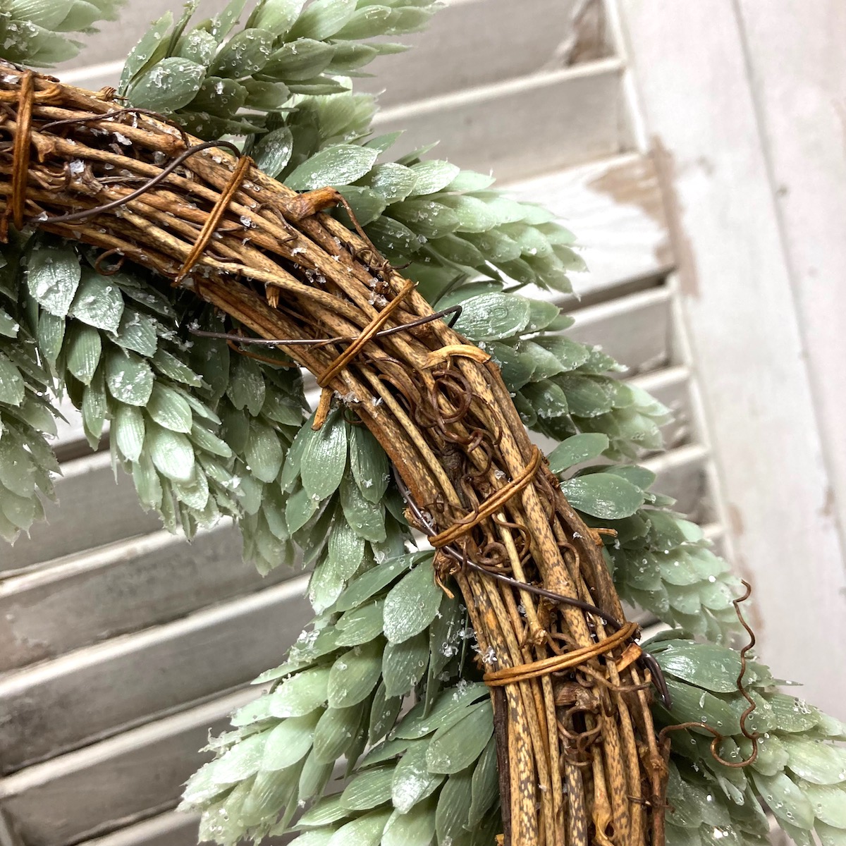 Frost Ridge Hops Greenery Medium Wreath