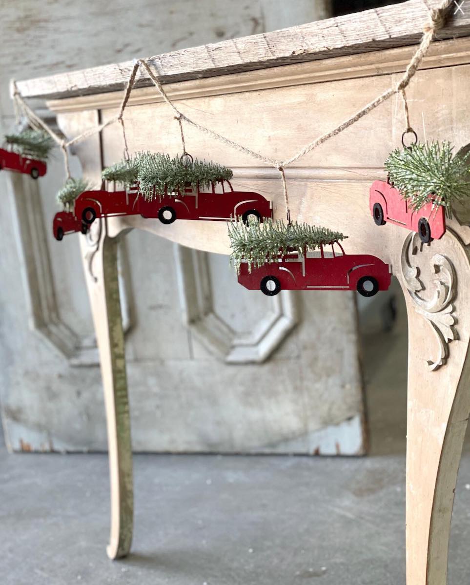 Christmas Tree Cargo Garland