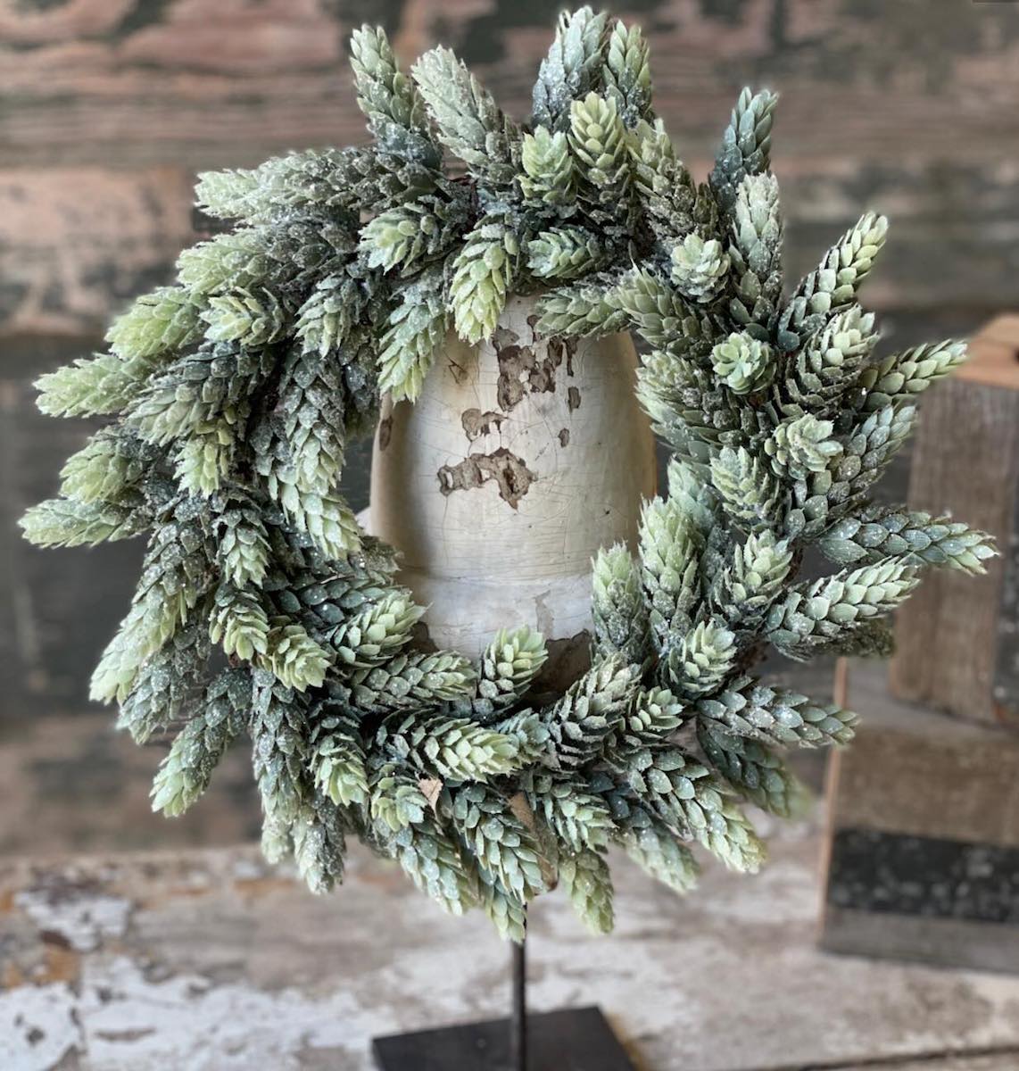 Frost Ridge Hops Greenery Medium Wreath