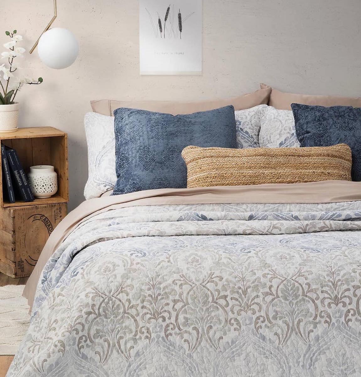 Cannoli Damask Quilt Collection