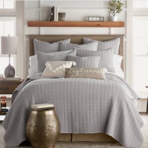 Gray Waffle Weave Quilt comes with 2 Shams