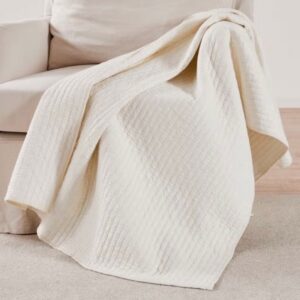 Cross Stitch Solid Cream Quilt Set includes a quilt and 2 shams