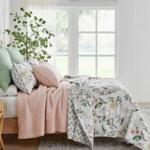 Vivianna Floral Quilt Collection